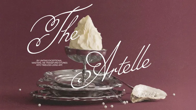 The Artelle — eventi e matrimoni: coppa d'argento su fondo bordeaux, con ostrica e perle